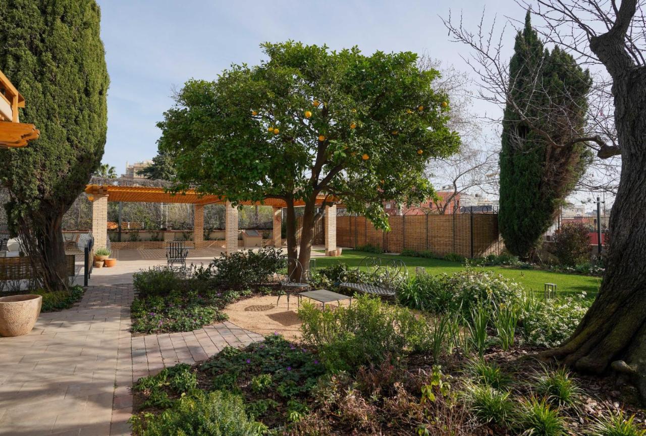 Hotel Boutique Mirlo Barcellona Esterno foto The garden of the museum