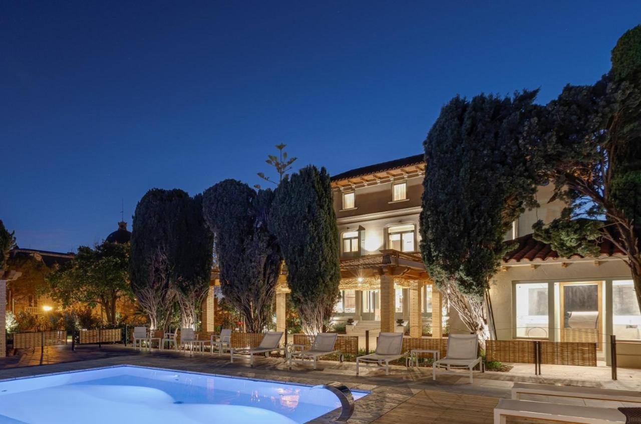 Hotel Boutique Mirlo Barcellona Esterno foto The hotel at night
