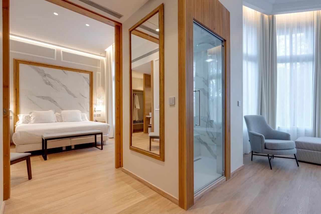 Hotel Boutique Mirlo Barcellona Esterno foto A suite at the hotel